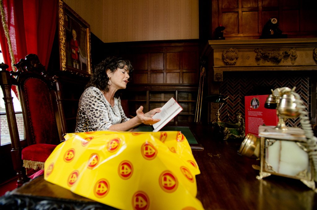 telegraaf's tweet image. Blok: van zwarte kleur van Piet moeten we af telegraaf.nl/r/24739232