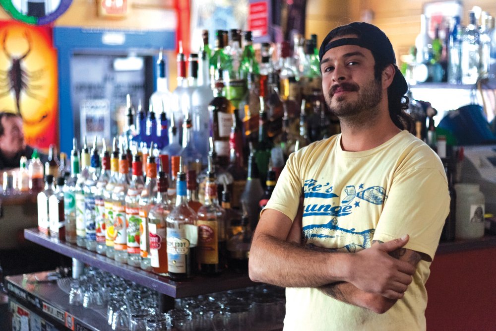 Daily Wildcat (@dailywildcat) on Twitter photo Jeronimo Madril from <a href="/chesloungeaz/">Che's Lounge</a> shares his favorite drink to make #HeyBarkeep bit.ly/1SpDCJI Jeronimo Madril from <a href="/chesloungeaz/">Che's Lounge</a> shares his favorite drink to make #HeyBarkeep bit.ly/1SpDCJI