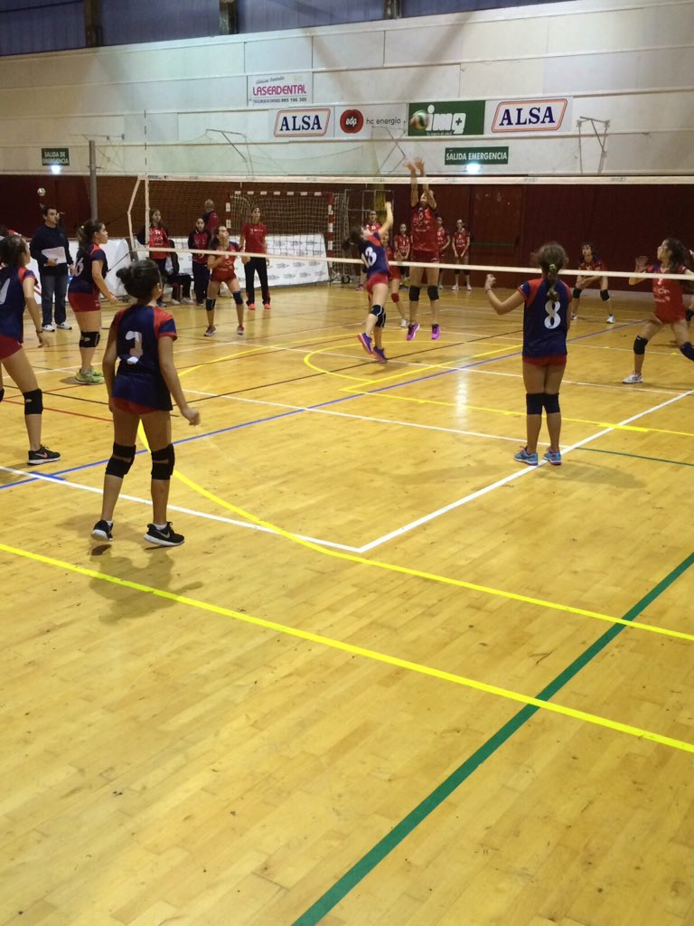 VoleibolRGCC's tweet photo. Victoria #InfGRUPORGCC por 3-1 ante #Inf2015RGCC en un buen partido de ambos #RGCC #somosgrupo https://t.co/KyDabRS6rE