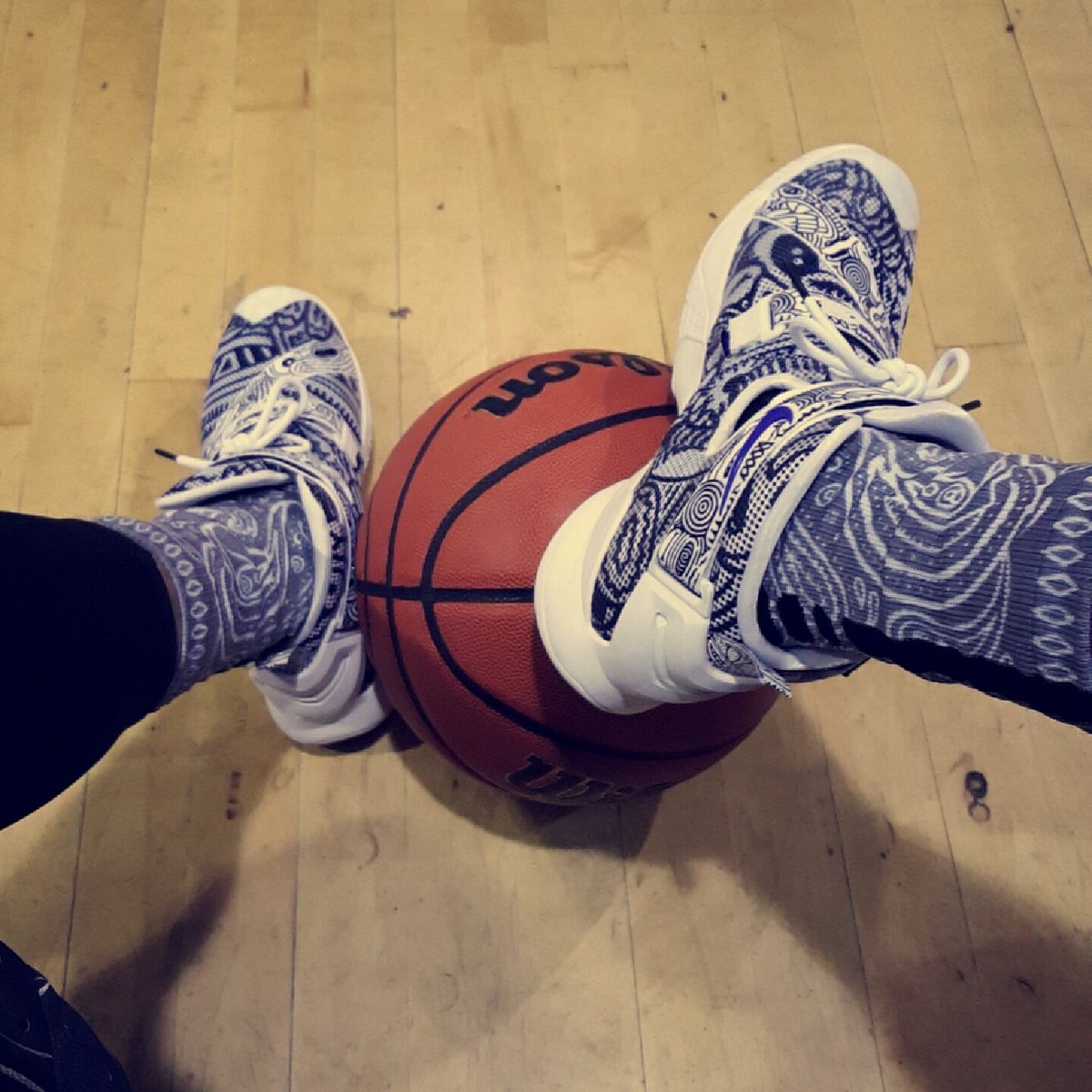 Sp23no's tweet photo. #LeBron9s #Freegums #KOTD https://t.co/qnSGLgvFPd