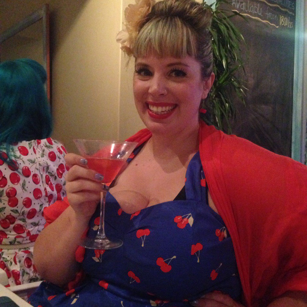 MindTheCurvesZA's tweet photo. Sippin' on my pretty flamingo at @Catch22Grille #catchsummerfever https://t.co/fGdW0B20GY