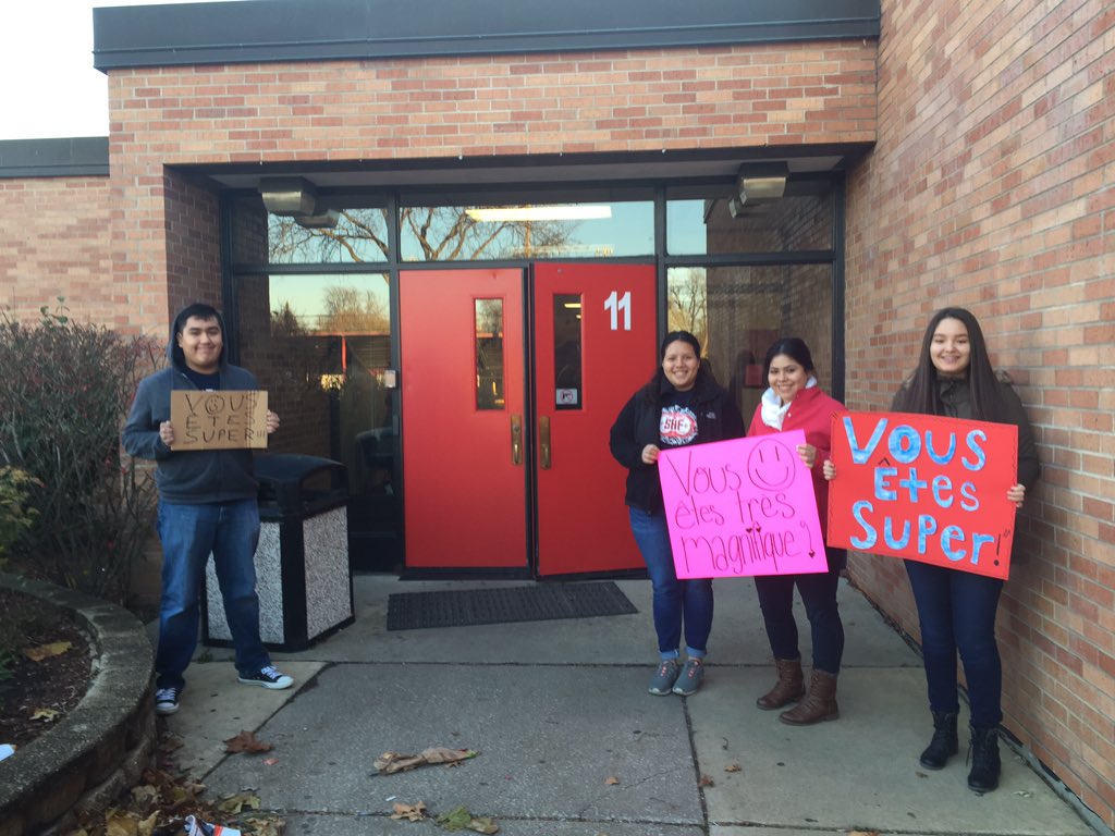 MadameBirdsall's tweet photo. A successful morning with our "vous êtes super!" campaign! 💕🇫🇷😀 #proudteacher #AATF #nfw2015 @Eahs_SHF https://t.co/DF0UdSxkDZ