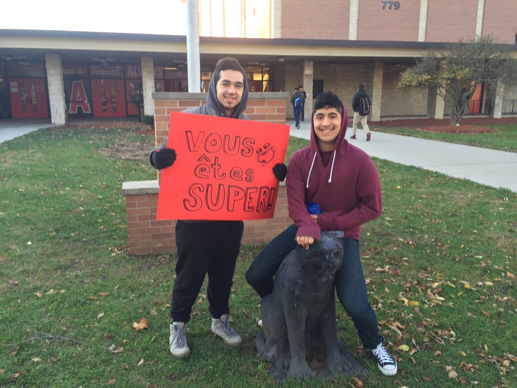 MadameBirdsall's tweet photo. A successful morning with our "vous êtes super!" campaign! 💕🇫🇷😀 #proudteacher #AATF #nfw2015 @Eahs_SHF https://t.co/DF0UdSxkDZ