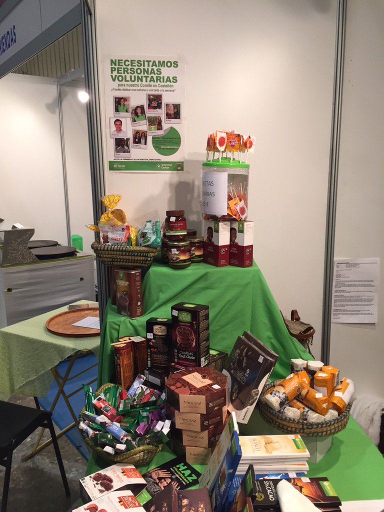 andripeniscola's tweet photo. Extraordinarios mostradores en la VIII Feria del chocolate, dulces y pan artesano @chococas_ en la pérgola Castellón https://t.co/WHuNANpiL6