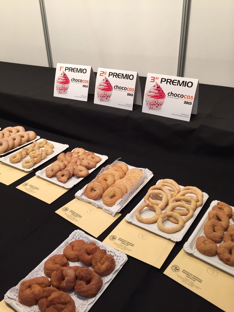 andripeniscola's tweet photo. Extraordinarios mostradores en la VIII Feria del chocolate, dulces y pan artesano @chococas_ en la pérgola Castellón https://t.co/WHuNANpiL6