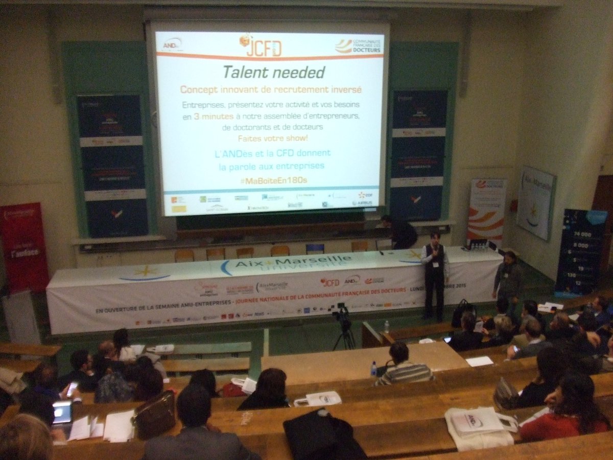 PhDTalent's tweet photo. A #JCFD2015 @assodocteurs la petite start up @Orange_France tente de séduire les dr dans l'espoir d'en recruter !!! https://t.co/DkvwnHh2J7