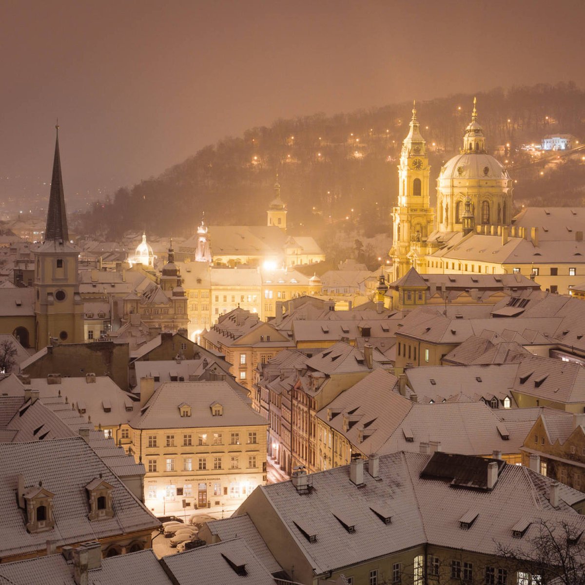 EarthPix's tweet photo. Prague in Winter | Photo by Michal Grosman https://t.co/eQjGBczyq3