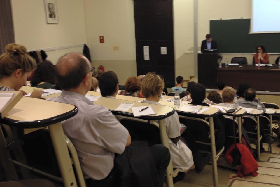 BCNCheckpoint's tweet photo. Ferran Pujol, dir de #BCNCheckpoint, parla de la #PrEP a la "3a Jornada d'Actualització del VIH" a @hospitalclinic. https://t.co/XKc8jmOt0Z