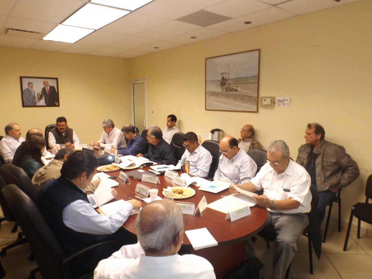 SEDERCOAH's tweet photo. #Saltillo #SAGARPA #Ganadería #Agricultura #COUSSA Reunión Fondo de Fomento Agropecuario de #Coahuila @alfiovegap https://t.co/wgMYb3UmoK