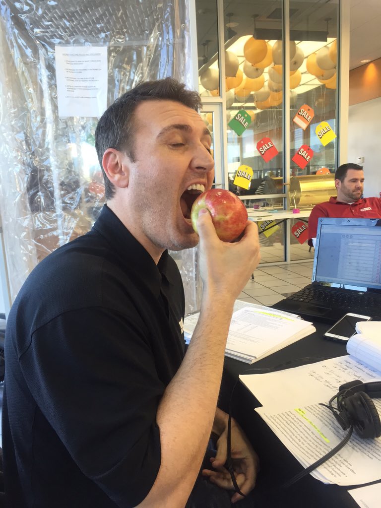 ClintStoerner's tweet photo. Ole Apple Eaters errywhere this morning!! #ThinMen #Frailures @RogerScottBUZZ @PatBradley22 https://t.co/cfrInPZPWJ