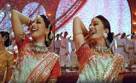 deepikasbae's tweet photo. ok just putting this out here so that all of you can't sleep like me #PingaFirstLook #PingaTomorrow #bajiraomastani https://t.co/7N4omLy6IL