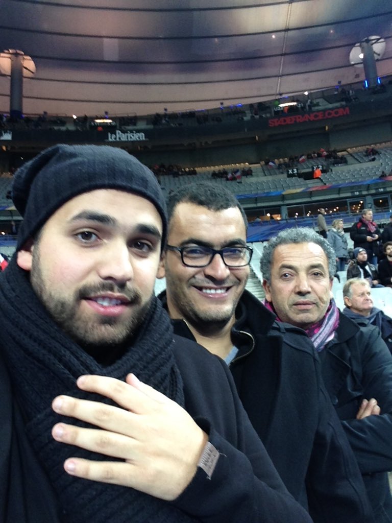 yabde22's tweet photo. #ECLAIRONSLESBLEUS #FRAGER https://t.co/mLN3I8aCr6