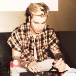 folloow1994 tweet picture