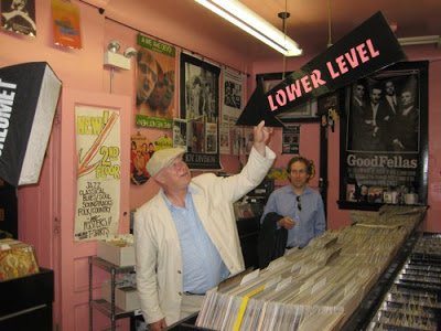 VVMOEvanston's tweet photo. Neil Innes marveling at the giant "lower level" sign. #vvmo https://t.co/YQyN3AJQRp