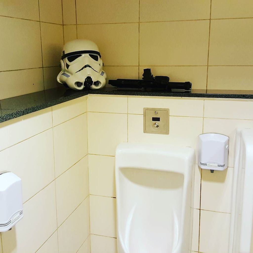 darthbisduk's tweet photo. Suited up and down inside the men's room of a busy airport #firsttimeforeverything #gottadowhatyougottado #501stleg… https://t.co/ra7LXI46mR