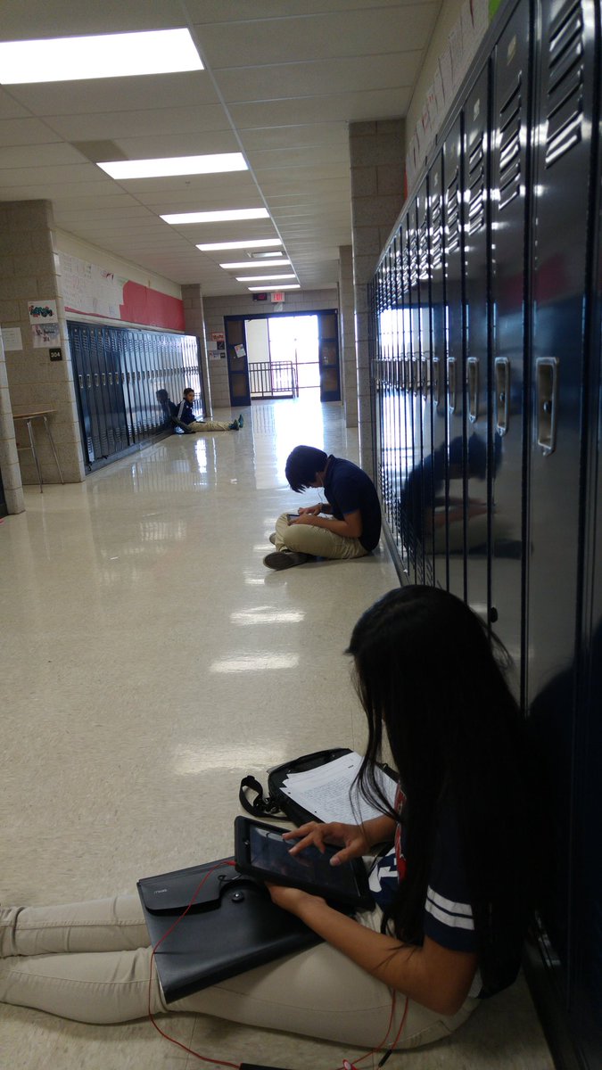 MsSlanker307's tweet photo. #FMS8B working hard to write their essays on genetically modified food! #ScientistsWrite #GMODebate https://t.co/Ejwq5syLof