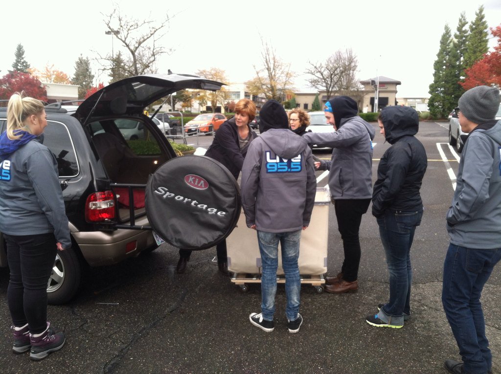live955's tweet photo. Thank you, Cheryl, for the gently used coats today! At the #ClackamasPromenade till 7! #TruckloadOfCoats2015 https://t.co/uhLcBcX68y