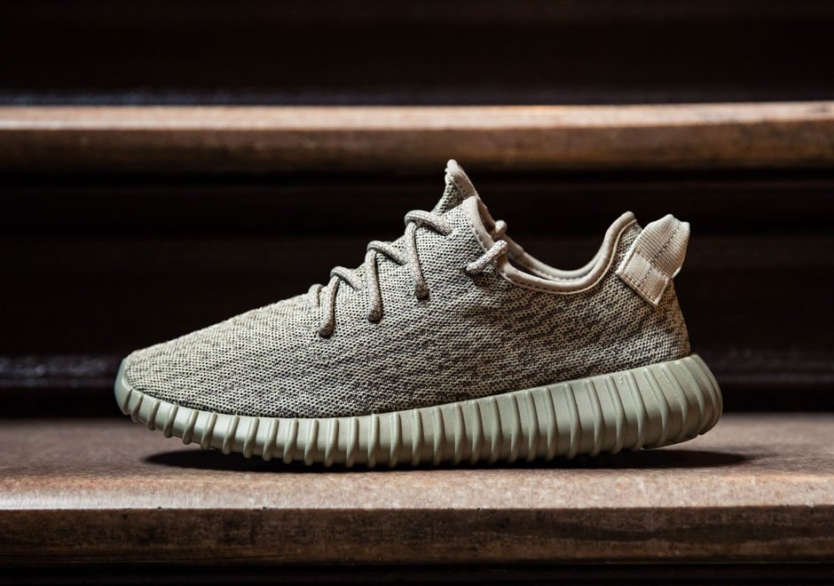 SneakerNews's tweet photo. Trying for a pair of Yeezys? Check out release details and pricing info here https://t.co/Wyr54KsQLN https://t.co/pImp9Dffh0