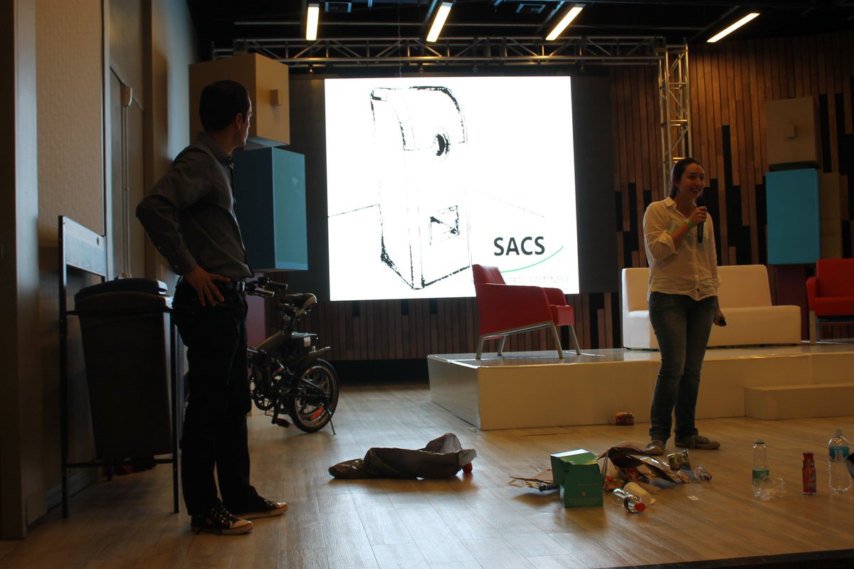 SAcademyCO's tweet photo. La basura en el suelo no es un error, es una demostración del espíritu innovador de los #JóvenesConEPM. #Innóvate https://t.co/WcQQp1dWaO