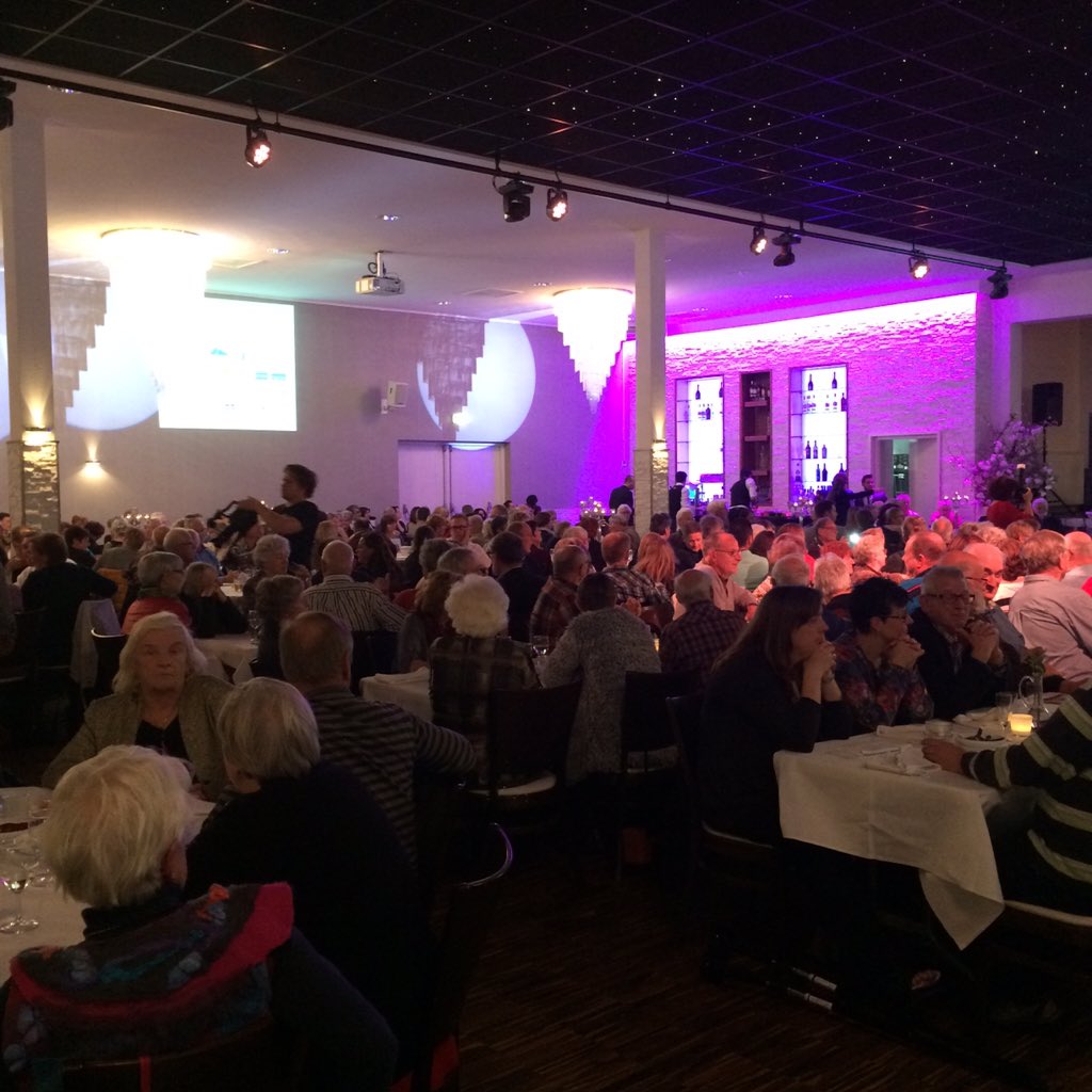 JanBron's tweet photo. Volle zaal bij het Hengelose Vrijwilligersevenement https://t.co/mwg5yAw5tU