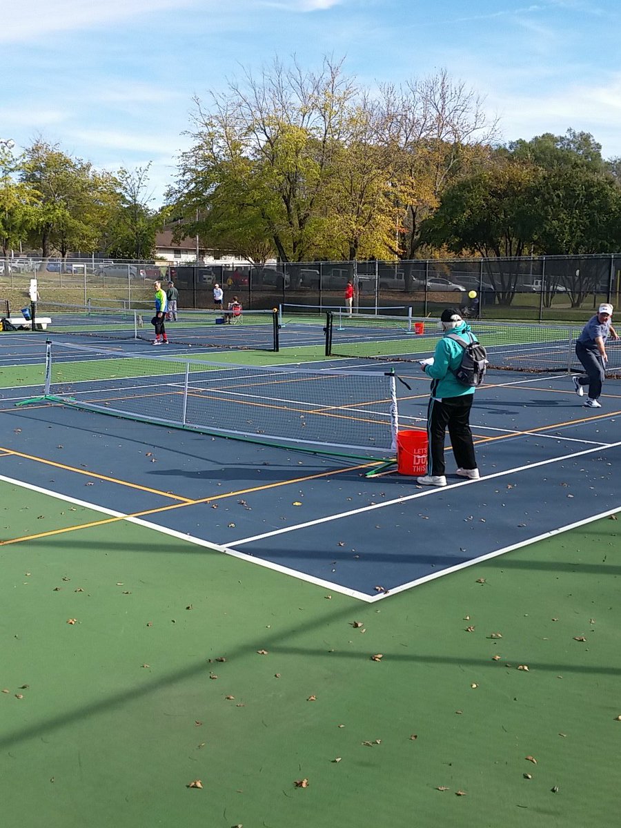 PickleBallATH's tweet photo. Hit the baseline! Wind is a huge factor https://t.co/P98nb5vch5