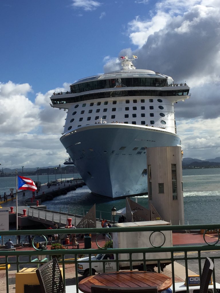 L4Jones's tweet image. #AnthemoftheSeas  It was amazing watching them put her next to the dock!!  Smooth!!