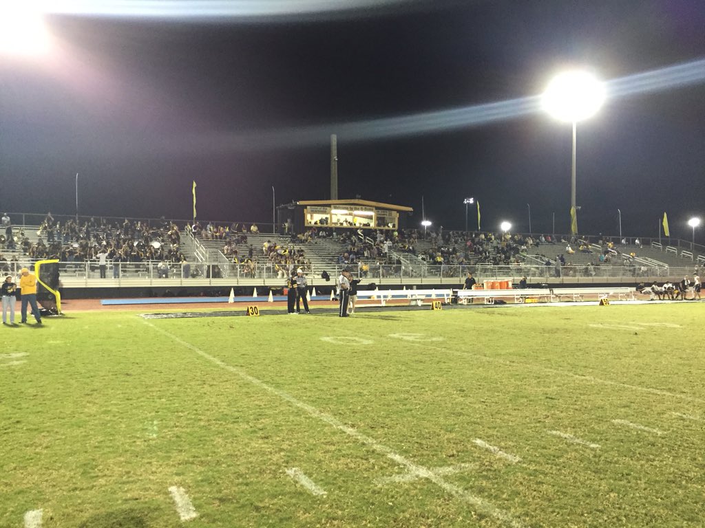 BrevardOnline's tweet photo. Friday Night Lights, Live from Merritt Island vs. South Lake. @321preps #BrevardOnline https://t.co/C1Sw3Sknml