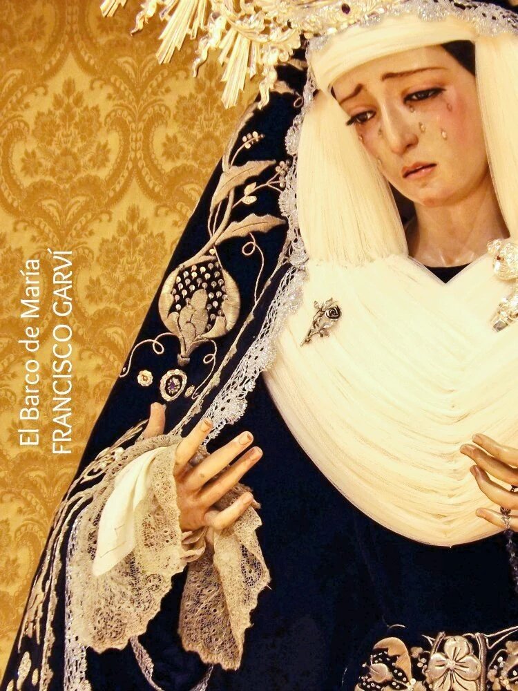 Que ntra. Madre llene de paz y esperanza a los afectados en París y ampare los que descansan en la Gloria del Señor.