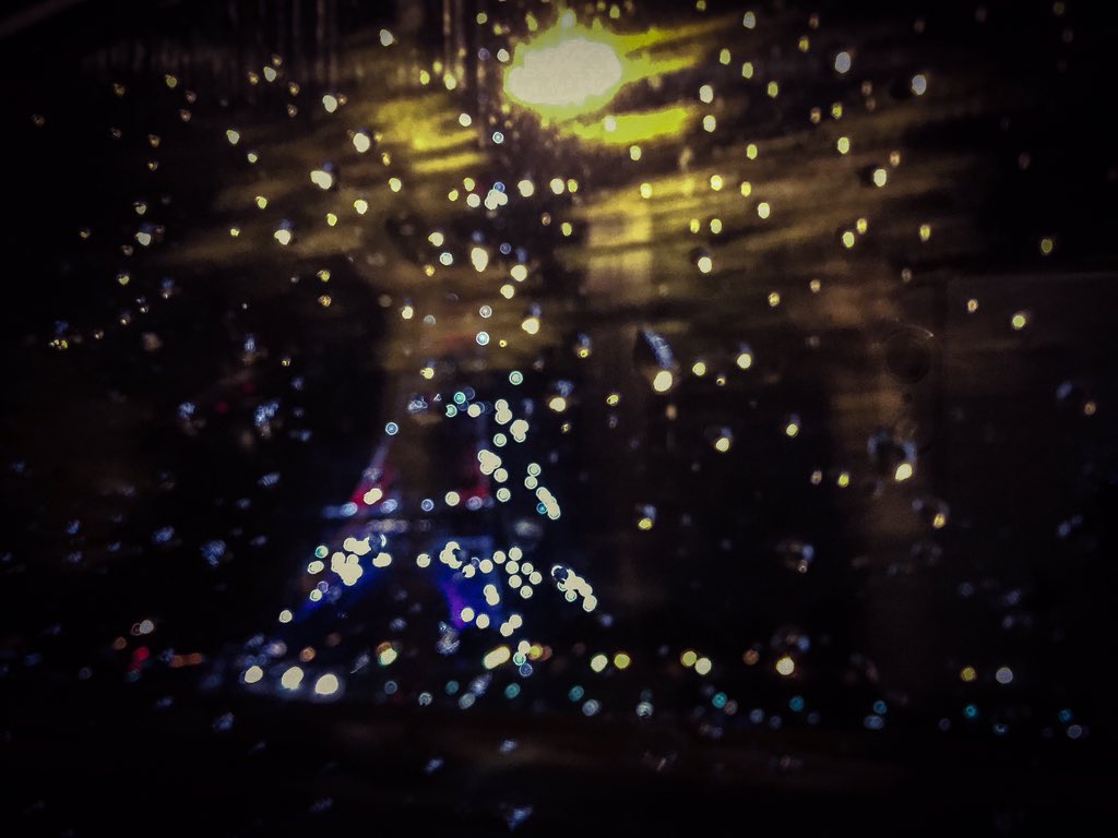 Madargence's tweet photo. #Pray4Paris #prayForParis https://t.co/YYNpSC3QkJ