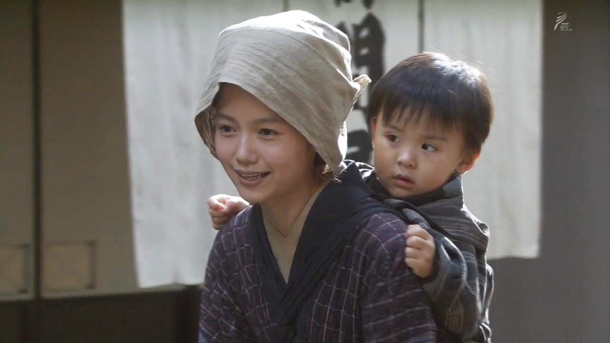 ひぞっこ あさが来た 藍之助の若返り 次週予告で 藍之助より少し幼い 別の子が出て来たので てっきり 藍之助 の弟だろうと 名前まで考えてあげてた 余計なお世話w のに なんと藍之助本人でした 子役の子と撮影の日程が合わなかったのでしょうか