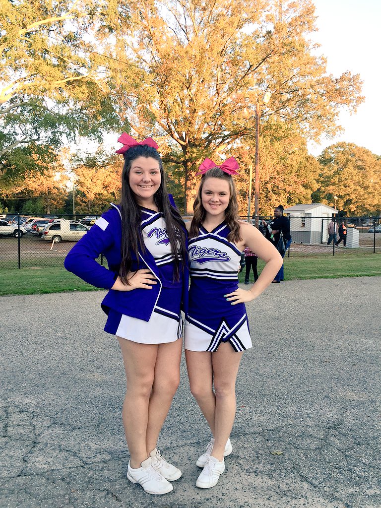 marygrace_lake's tweet image. Let's Go Tigers🐯💜 Beat the Radiers🏈😈 #BeatKeenan #SHSTigerPride