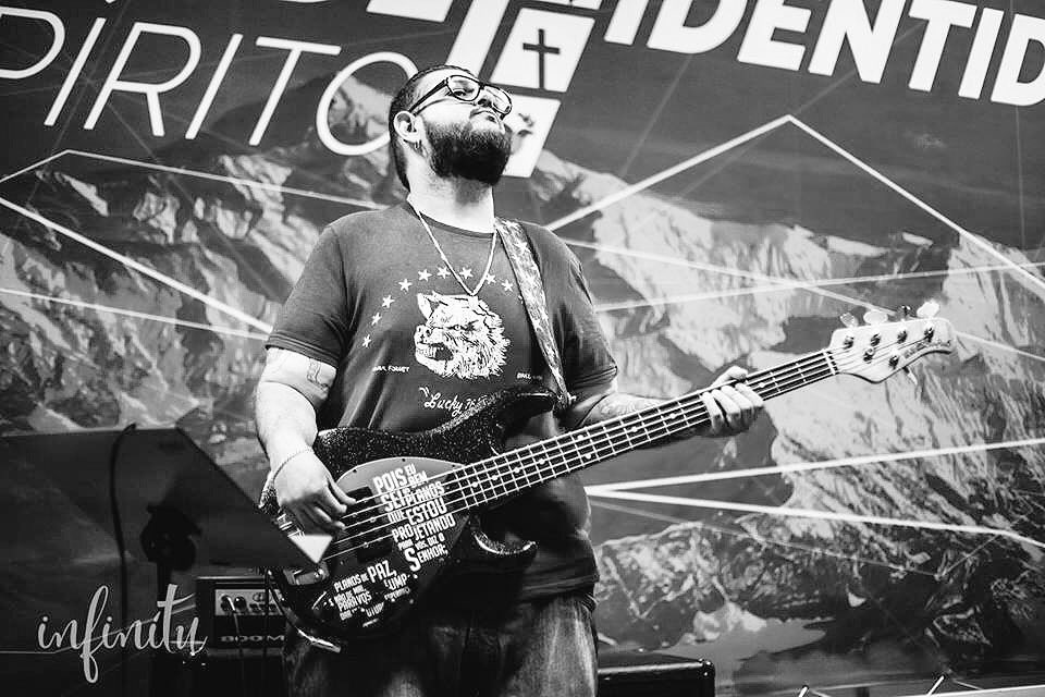 Siga tambem nosso baixista <a href="/guimamute/">Ricardo Monteiro</a> !