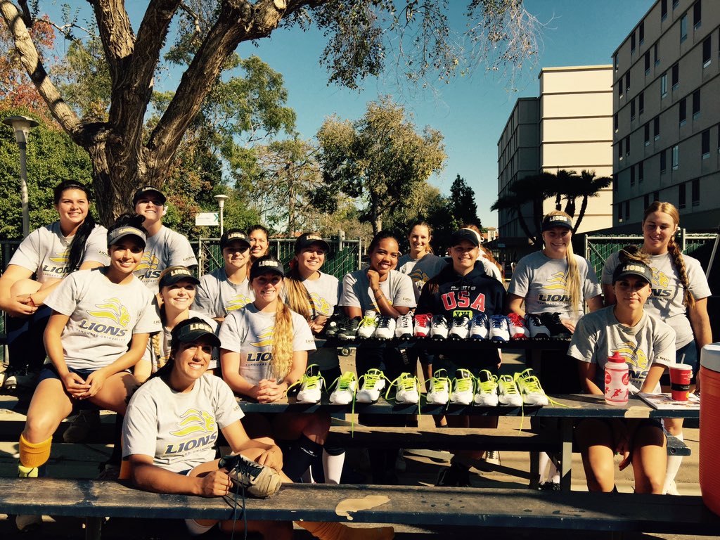 cmeske8's tweet photo. .@MizunoFastpitch at @VULions Softball for a #Sweep2 and #PlayerTrainer fitting day. #MizunoFamily https://t.co/IG7k2gJg7b