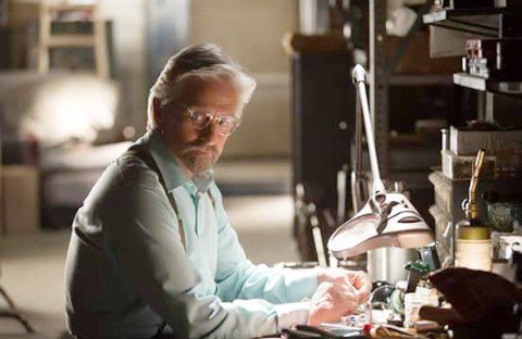SoyJuxxyB's tweet photo. CONFIRMADO: ¡El actor MICHAEL DOUGLAS que interpreta a HANK PIM estará en ANT-MAN 2! 🐜🐝 #AntMan&TheWasp #HankPim https://t.co/XXCnJ18cZE