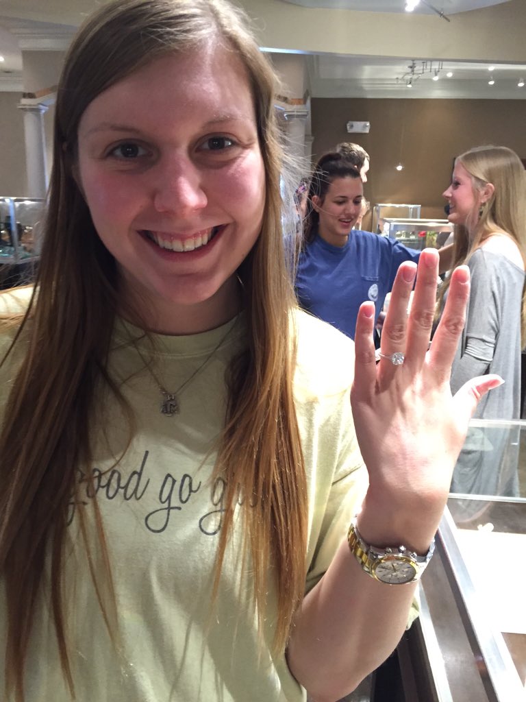 KlausSarah's tweet photo. Kappa Delta and Gents love #songfestanddavidgardners https://t.co/wLCdNyeFBj