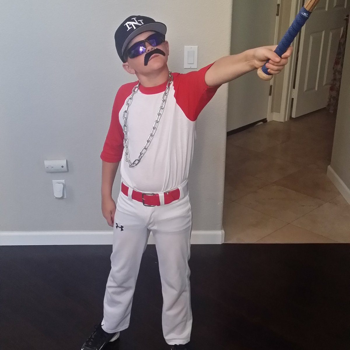Cloven1's tweet photo. It's between @DomingoBeisbol and this guy right here! https://t.co/Bc4hYSuUDV