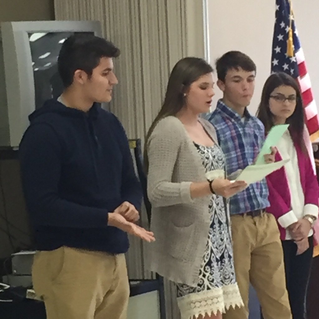 mrswhittinghill's tweet photo. Students present board cases to the group #APES2015 @GwoodFBLA https://t.co/LFpFB6RcHI