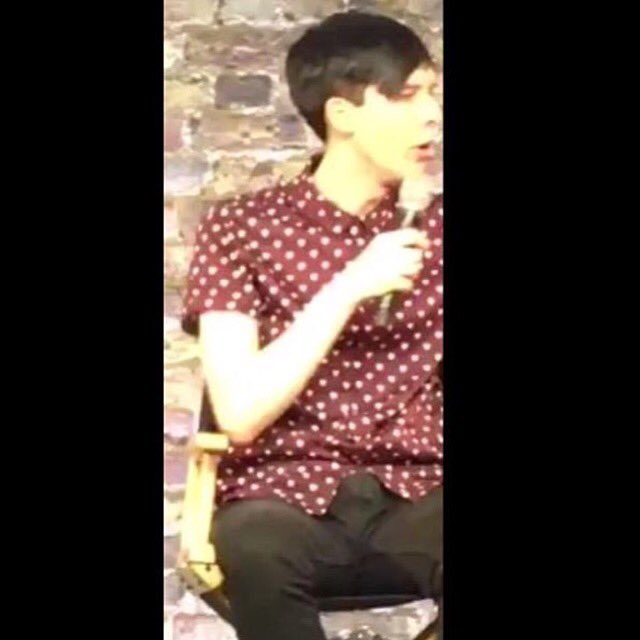 phanlike's tweet photo. @AmazingPhil Please explain oml https://t.co/Qa5rYzGkUm