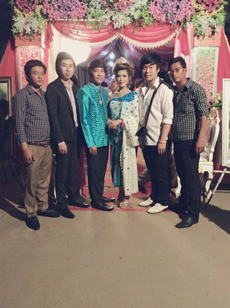 sokwna's tweet photo. Friends wedding https://t.co/v1QrLGwMIp