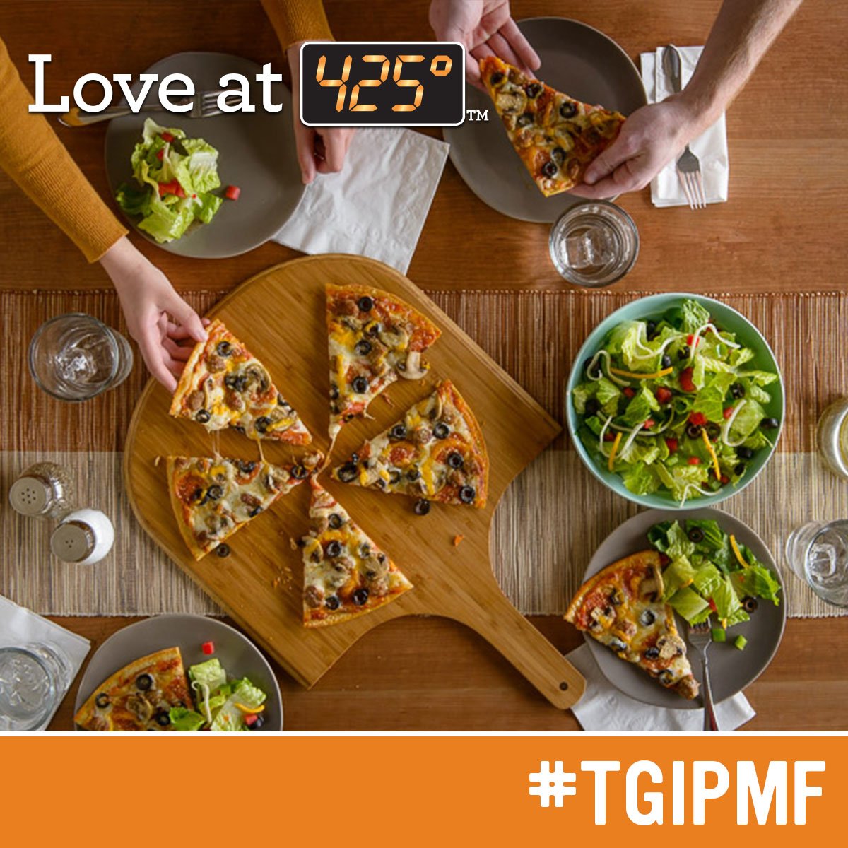 papamurphys's tweet photo. Our favorite night of the week….say hello to the weekend & one of our delicious #pizzas! #TGIPMF #LoveAt425 https://t.co/Km52Ch6pyl