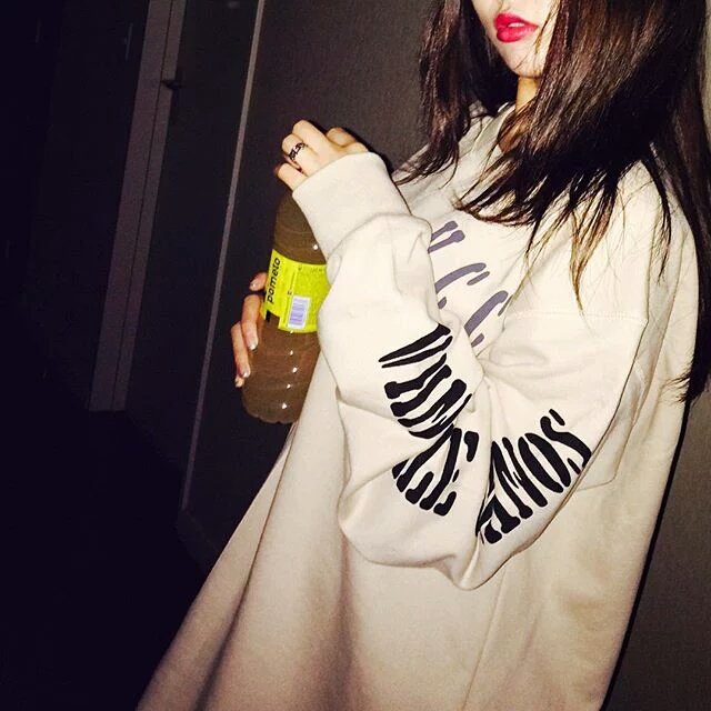 Real4M_Hyunah's tweet photo. 👄 https://t.co/ytm2YLXlDD