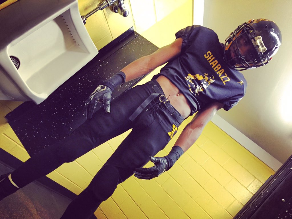 _quil4real's tweet photo. Savage 🍴🏈😈 #WatchMeBall https://t.co/LOYRFfgTdh