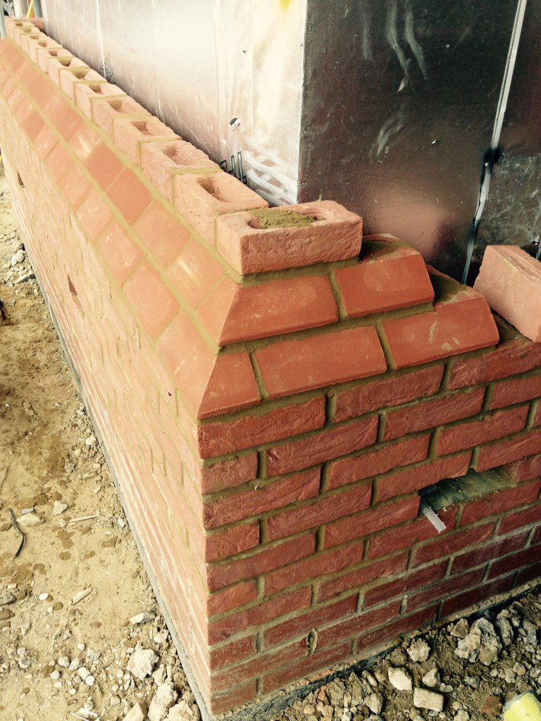 selectbrickwork's tweet image. Brighton Road, Coulsdon.