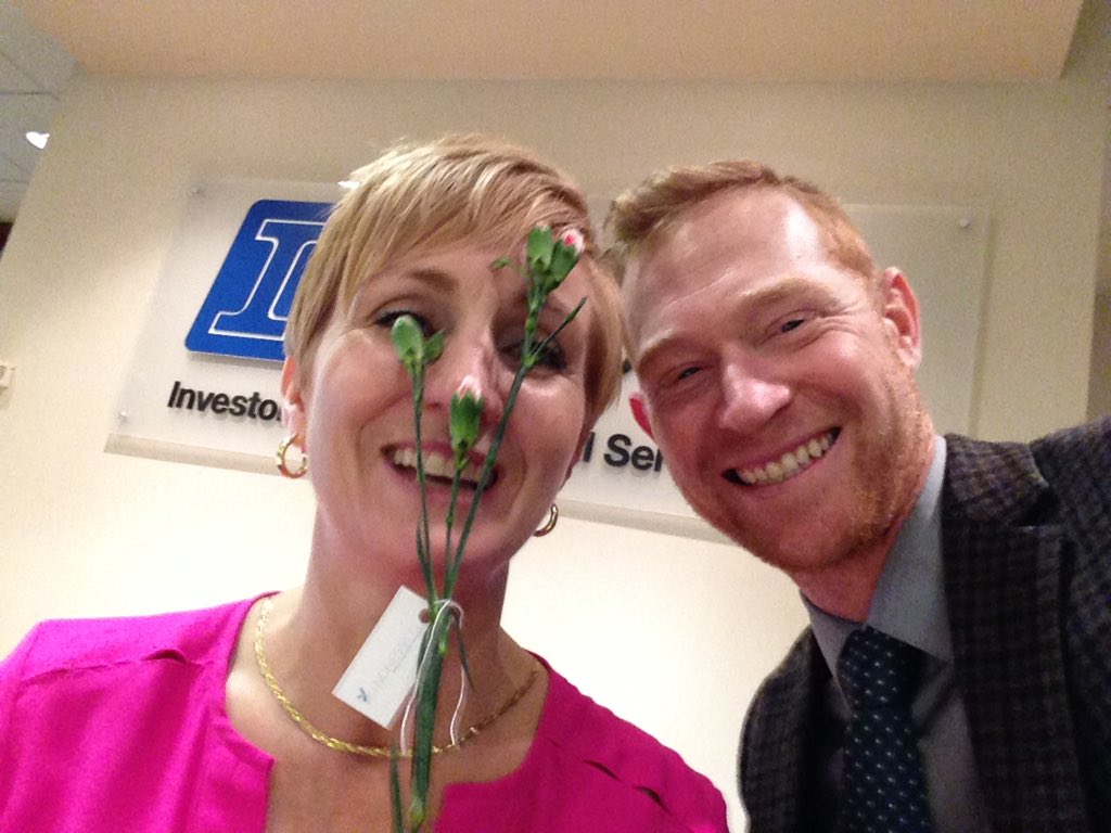 KevinCarrigan2's tweet photo. Thanks for the flower from a #flowermobbed patron supporting international kindness day! I'm greatful! #kindnessyyj https://t.co/lHxzIDeArW