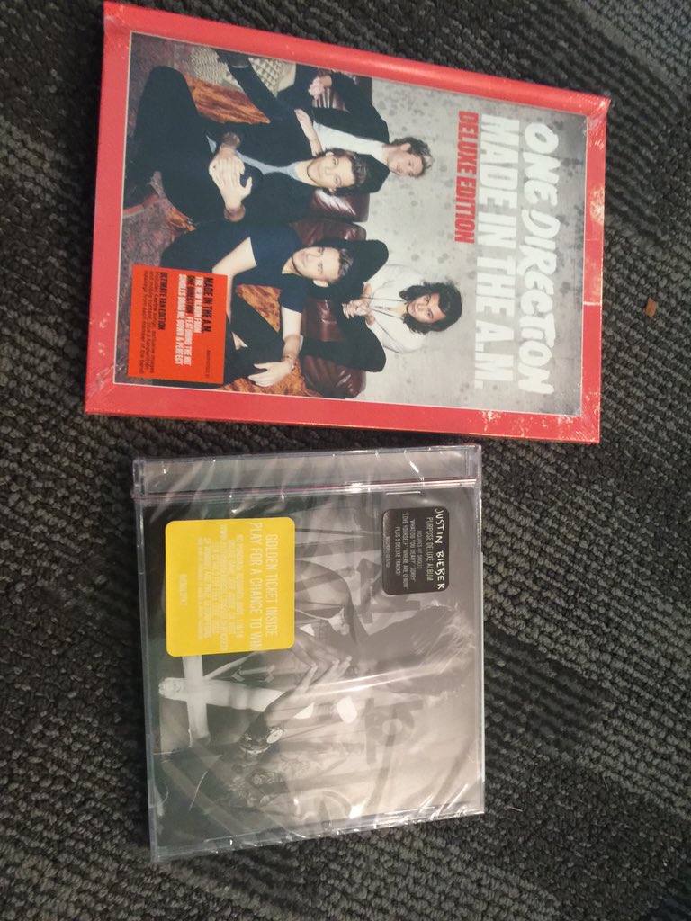 TheMusicCapital's tweet photo. I'm not picking sides @justinbieber &amp; @onedirection https://t.co/HOi8hqk9TE
