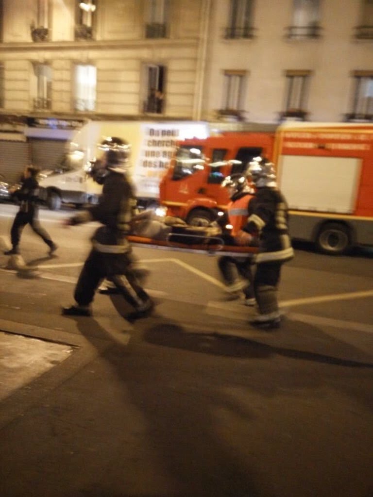 F24videos's tweet photo. #URGENT - Attaques à #Paris : Au moins 18 morts. La thèse d'attaques terroristes se confirme https://t.co/zSv0la2xD3 https://t.co/55bgr5iAjq
