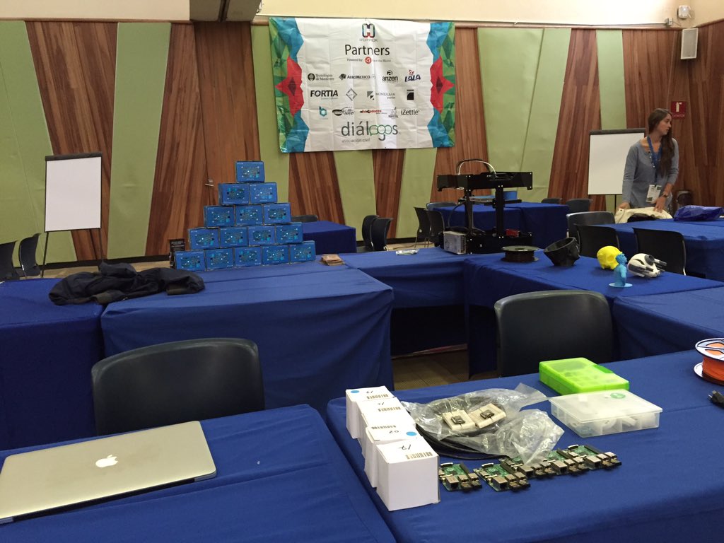 bitshakemx's tweet image. Llegando a I/O HACK.