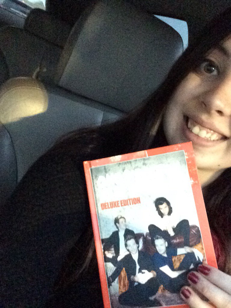 ActionNA1D's tweet photo. GUYS I FINALLY GOT IT!! (Sorry about my ugly face๐) #MITAMSelfie #MITAMSelfieParty @NiallOfficial https://t.co/ngmXJ6KJkP