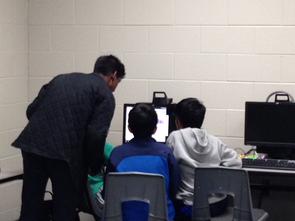bjlangston's tweet photo. Team FSMS participating in a mock competition to get ready for CHS Coding competition! #FBC3 @DigitalFBISD https://t.co/BlEKFCXLVx