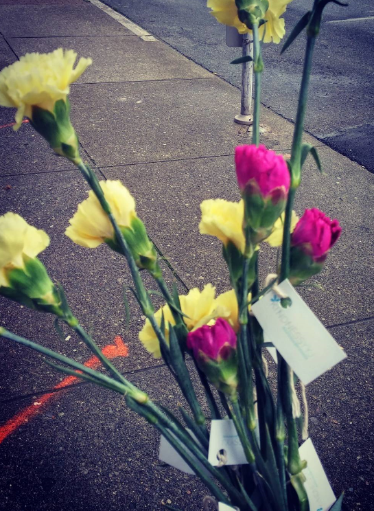 RCYBCyouth's tweet photo. Happy World Kindness day! #Flowermobbed downtown today.Remember to #payitforward #KindnessYYJ #WorldKindnessDay https://t.co/YwSz35Zgft